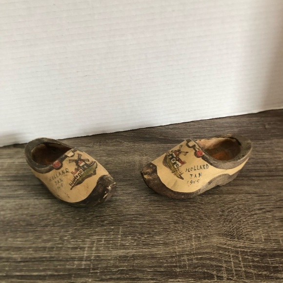 Vtg 1945 Hand Crafted Pair of Wooden Clogs - Picture 3 of 14